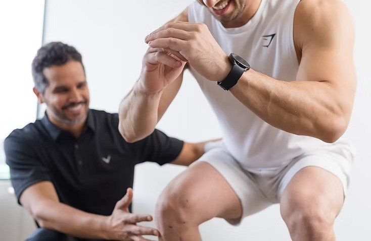 Jeymison Morais coaching a client at Move Two Cure, London, ON